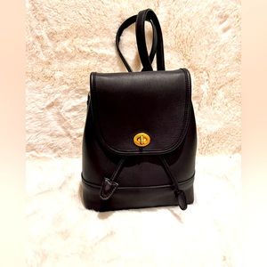 🔥🔥Coach vintage daypack serial #9960 color Navy authentic